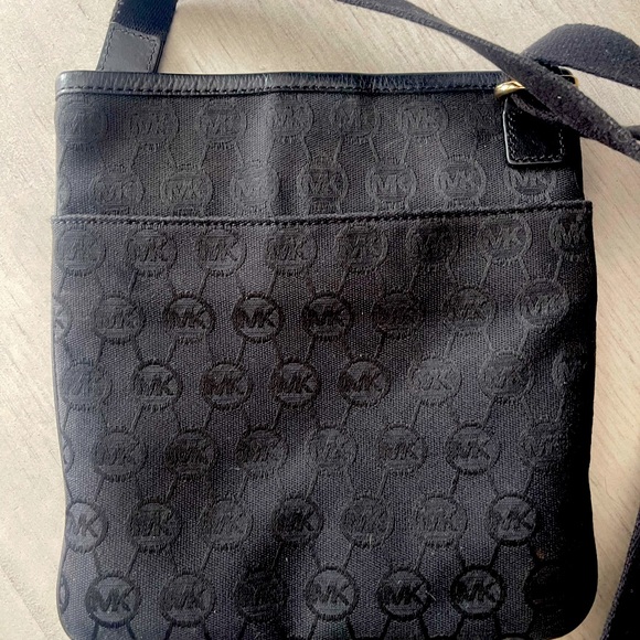 Michael Kors cross body purse - Picture 10 of 10